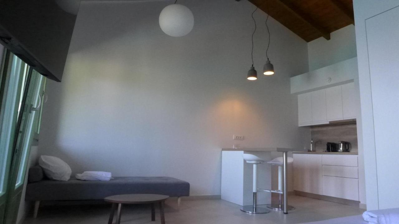 Caltabania Suites Áyios Nikítas Buitenkant foto
