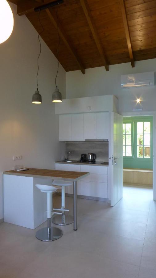 Caltabania Suites Áyios Nikítas Buitenkant foto