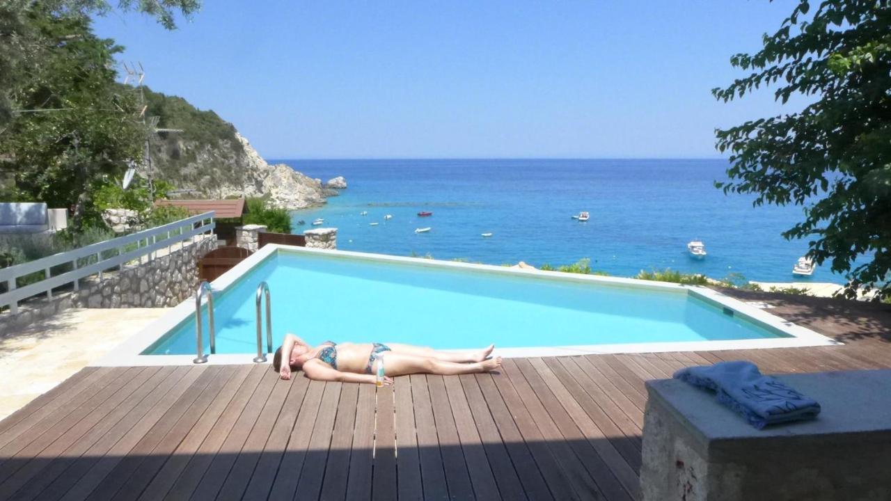 Caltabania Suites Áyios Nikítas Buitenkant foto