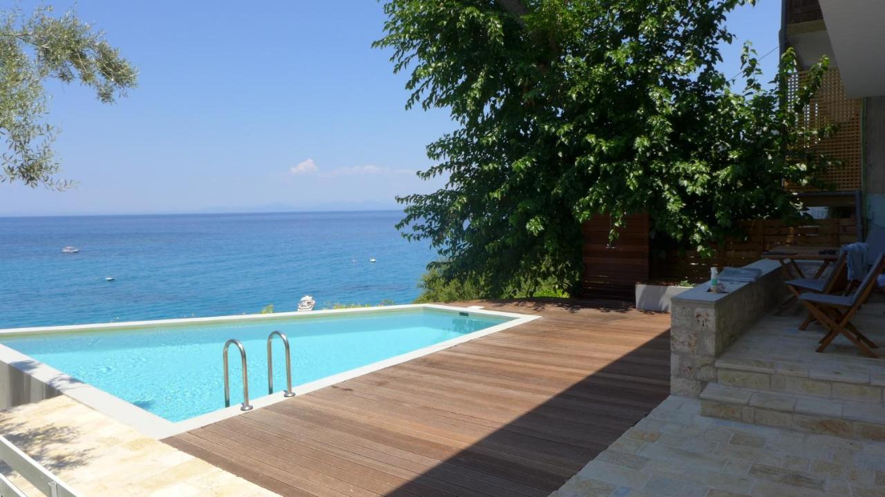 Caltabania Suites Áyios Nikítas Buitenkant foto