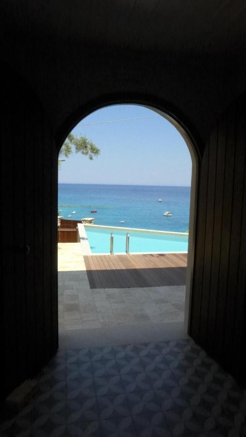 Caltabania Suites Áyios Nikítas Buitenkant foto