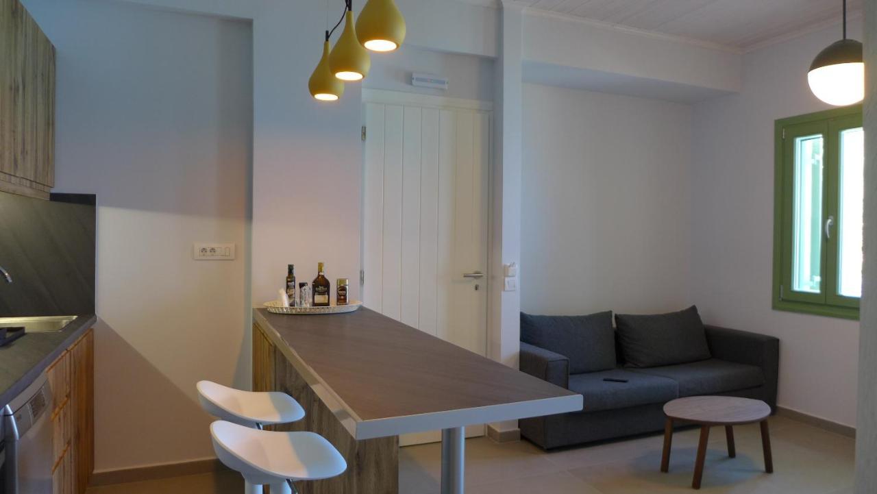 Caltabania Suites Áyios Nikítas Buitenkant foto