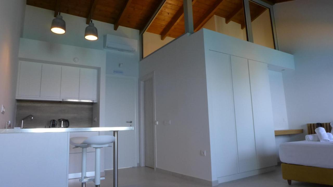 Caltabania Suites Áyios Nikítas Buitenkant foto
